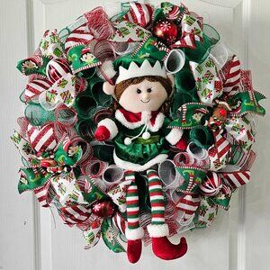 🎄 Girl Elf Christmas Wreath – Peppermint & Presents Theme